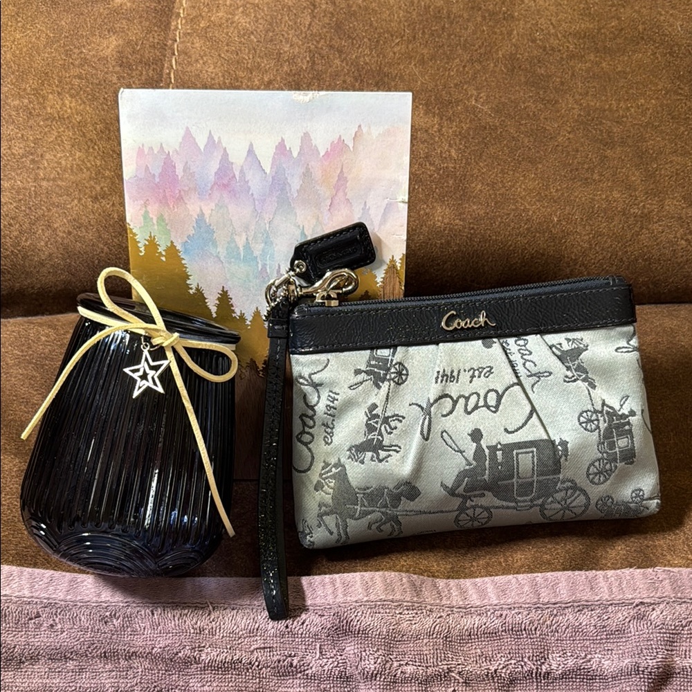 Vintage COACH perfect pre-loved condition wristlet. Two-tone blue with silver.